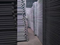 1.5m امنیت درب بیرونی فلزی سیم شبک حصار حیاط / باغ حصار و دروازه