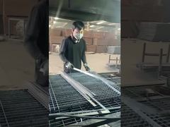 گالوانیزه گرم غوطه ور شده فلز گرتی 505 میله ی میخک دار امن راهرو فولاد گرتی