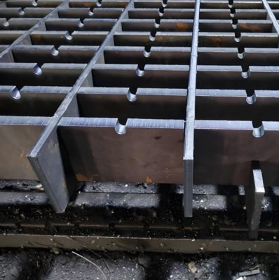 Welded Serrated Bar Walkway Heavy Duty Galvanized Steel Grating