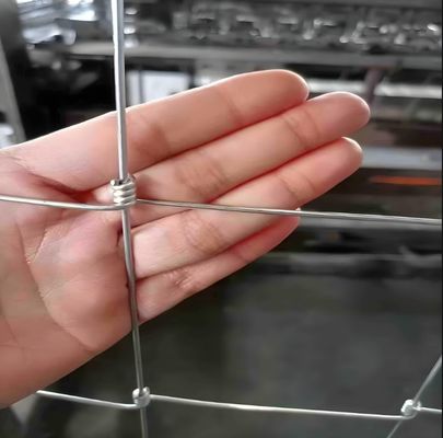 کار سنگین 1.5M * 100M گره ثابت گالوانیزه فلزی چوبی حصار شبکه برای کنترل حیوانات